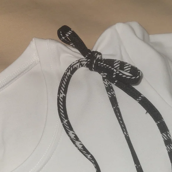 Black and white plaid skirt. (L) - Picture 3 of 10